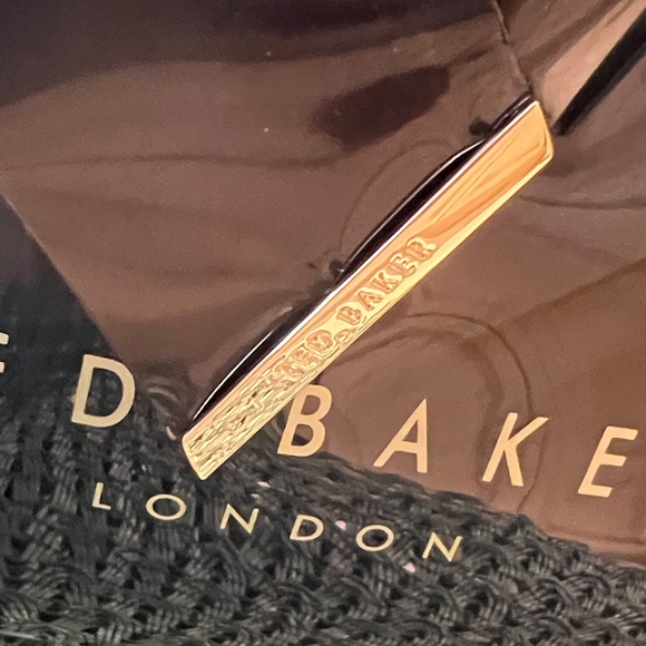 NWT iconic Ted Baker Glossy Black Tote with Bow and small purse attached inside. - Picture 8 of 13